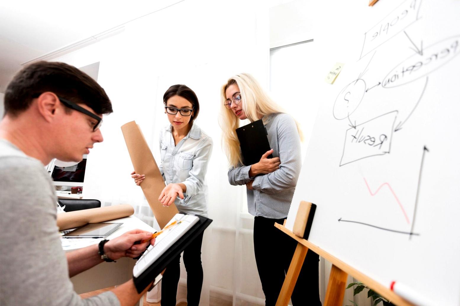 Finanzplanung und Budgetierung am Schreibtisch